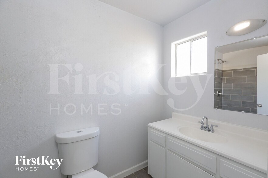 Building Photo - 4538 W Palo Verde Ave