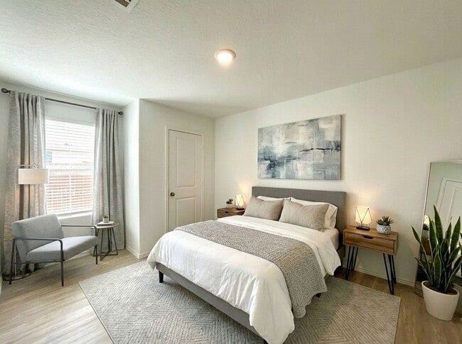 Building Photo - *MOVE IN SPECIAL* Beautiful 4BR/2BA Home with Fenced Yard & Garage!