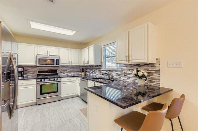 Building Photo - 312 Brentwood Dr