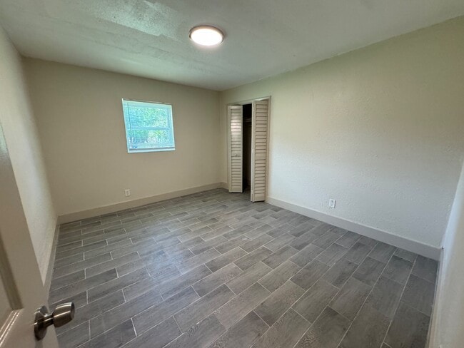 Building Photo - 560 Aiken St