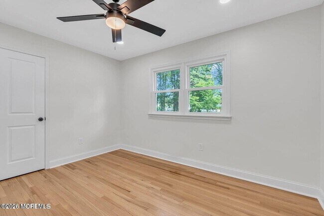 Building Photo - 223 Essex Dr
