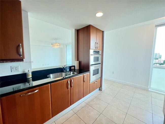 Building Photo - 19400 Turnberry Way