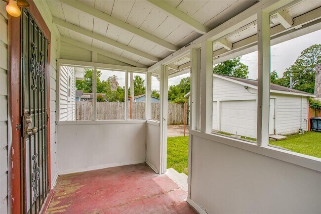 Building Photo - 7119 Farnsworth St