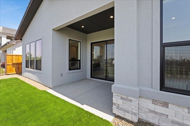 Building Photo - 11375 W Perthshire Ln