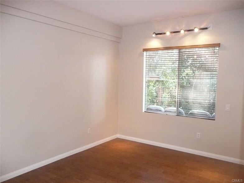 Building Photo - 2630 Dunstan Dr