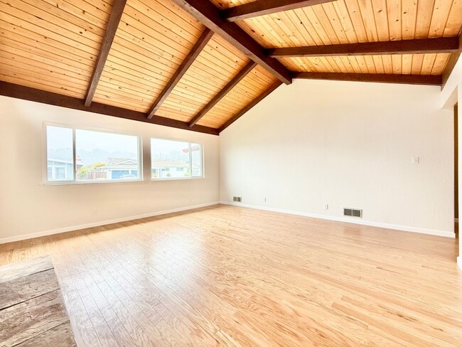 Building Photo - Renovated 3bed/2bath Linda Mar Rancher