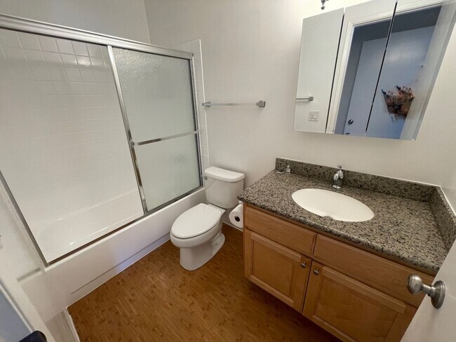 Building Photo - TOP FLOOR 1BD/1BATH Condo Available For Rent at the Watergate Community in Emeryville!!!!