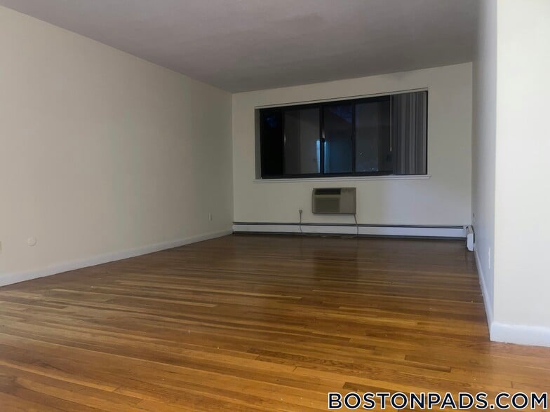 Building Photo - 122 Dustin St