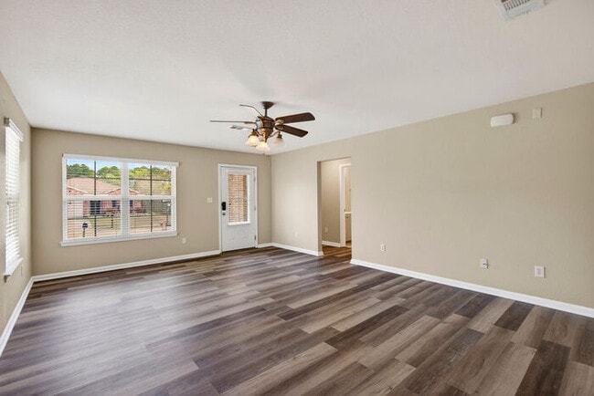 Building Photo - 10261 English Manor Dr