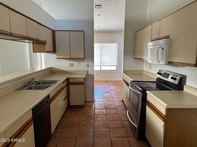 Building Photo - 3712 E Lavender Ln