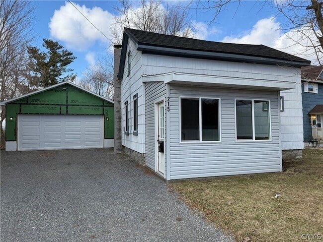 Building Photo - 215 E Hoard St