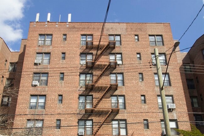 Building Photo - 2375 E 3rd St