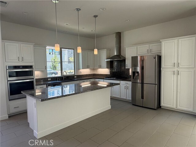 Building Photo - 178 Episode