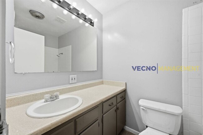 Building Photo - 701 Aviaton Ave