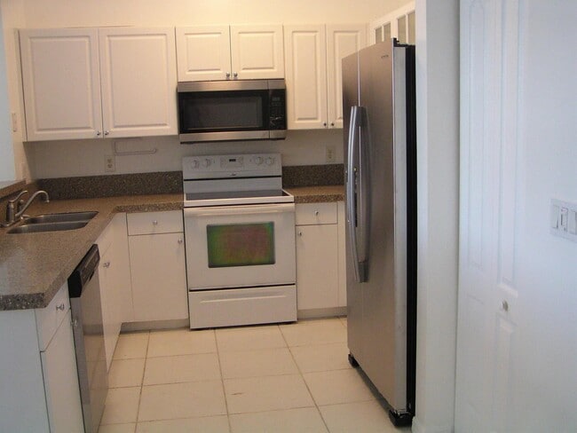 Building Photo - 312 River Bluff Ln
