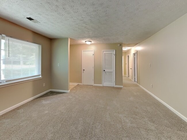 Building Photo - Move-in Ready, 3 Bedroom Home!