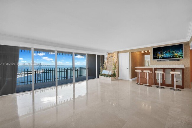 Building Photo - 3 Grove Isle Dr