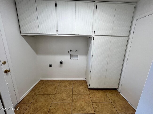 Building Photo - 551 W Gail Dr