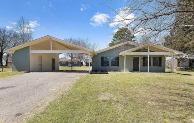 Building Photo - 10530 County Rd 1265