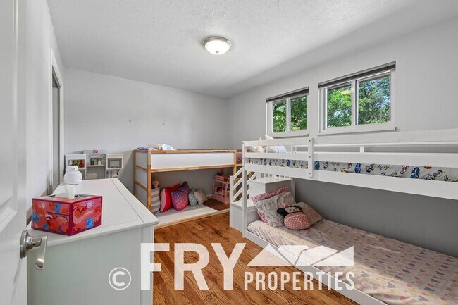 Building Photo - 6459 Brentwood St