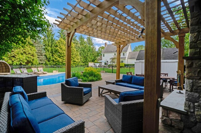 Building Photo - 1025 Peconic Bay Blvd