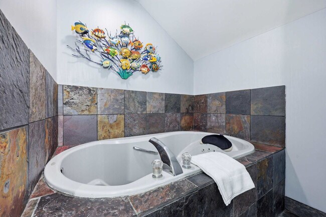 Building Photo - 6 Ibis St