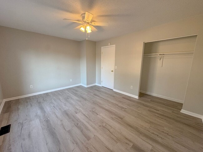 Building Photo - Myrtle Beach - 2 Bedroom / 1.5 Bathroom Townhome