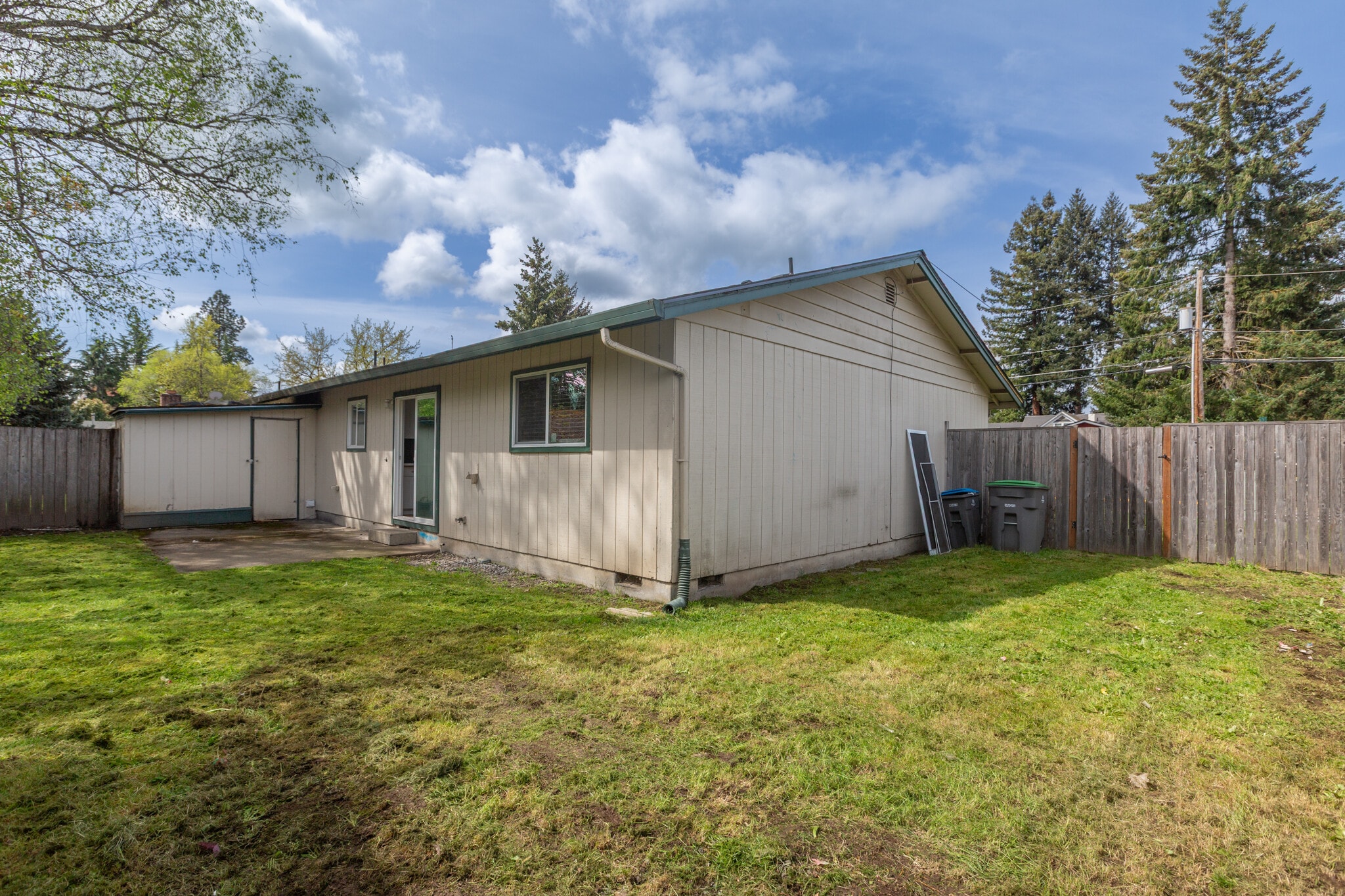 Building Photo - 110 SW Fleishauer Ln