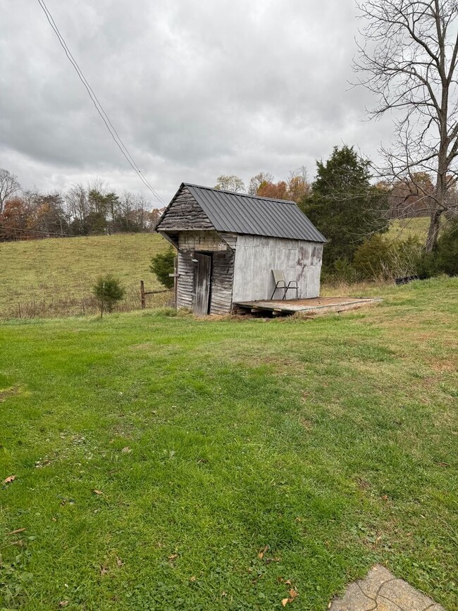 Building Photo - 2 bedroom in country