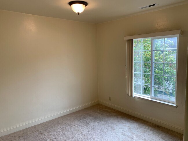 Building Photo - Monroe (263)