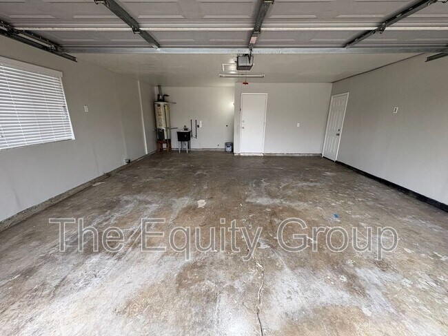 Building Photo - 1937 Chinowth St