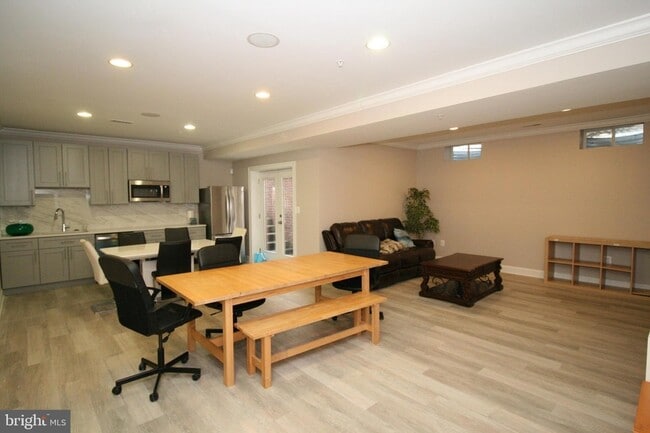 Building Photo - 102 Bullard Cir