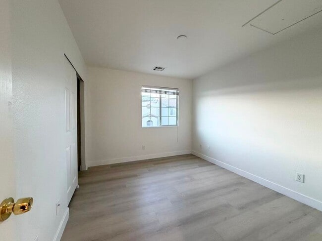 Building Photo - 9888 Fountain Walk Ave