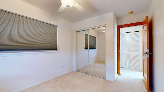 Building Photo - 4 Bedroom 2.5 Bath, 2 Car garage, Solar pa...