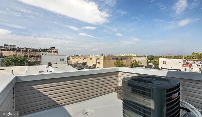 Building Photo - 2646 Janney St