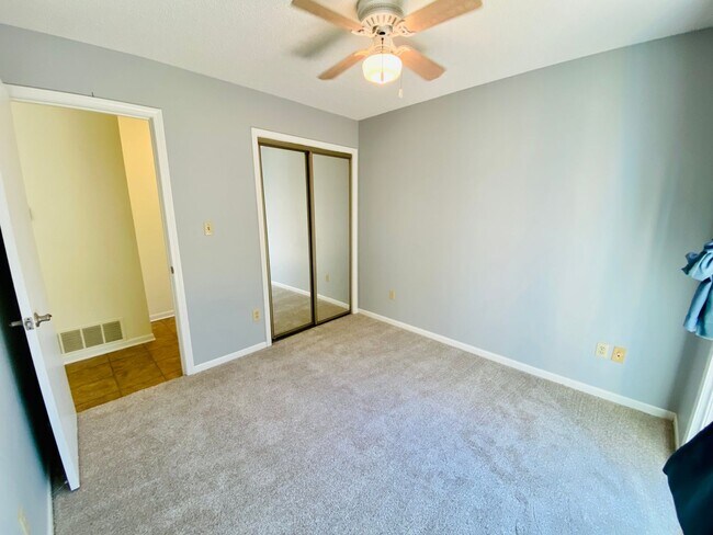 Building Photo - {12030 - F}  Updated Condo in Fantastic Location + Top Floor + Covered Parking Included + Private...