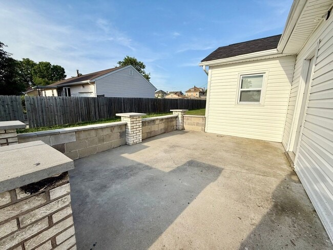 Building Photo - Cottage with a large porch