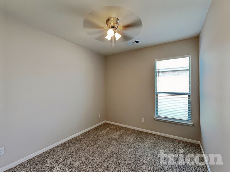 Building Photo - 900 Clark Dr