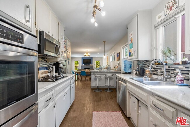 Building Photo - 14034 Valerio St