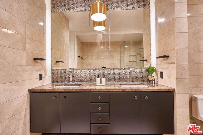 Building Photo - 900 W Olympic Blvd