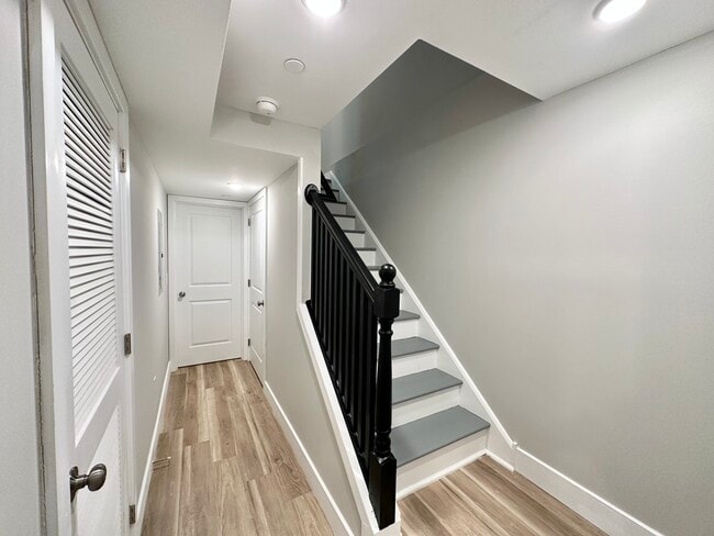 Building Photo - 2009 N Darien St