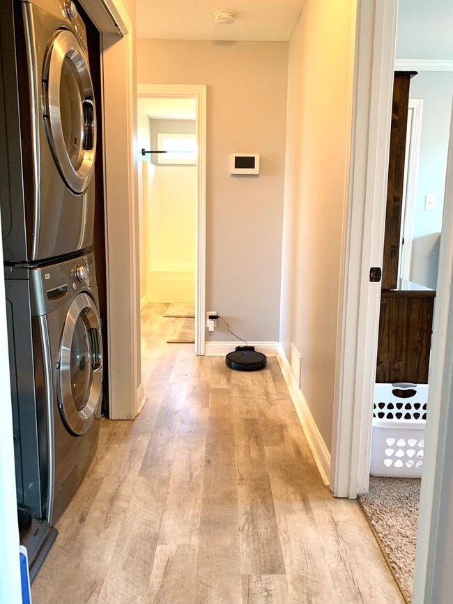 Building Photo - 200 Buckshot Dr