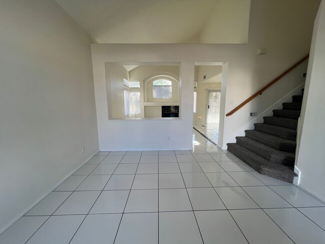 Building Photo - Don't Miss Out On This Beauty