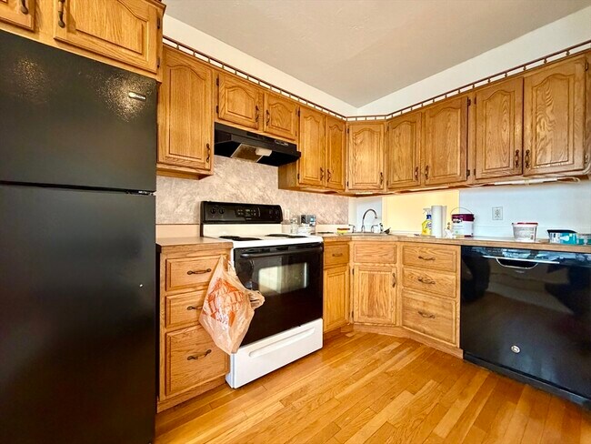 Building Photo - 98 W Spring St