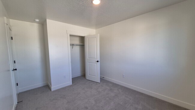 Building Photo - 5669 S Weehawken Ln