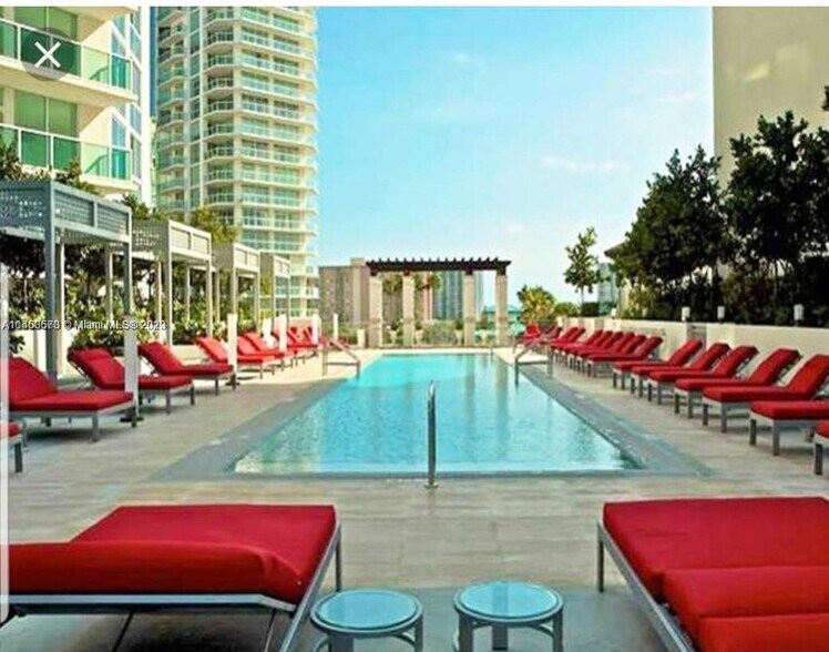 Building Photo - 200 Sunny Isles Blvd