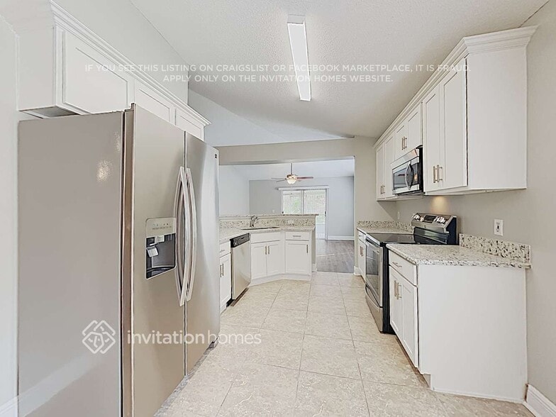 Building Photo - 3260 Erskine Dr