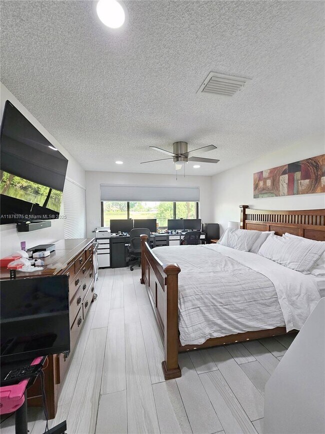 Building Photo - 3483 Emerald Oaks Dr