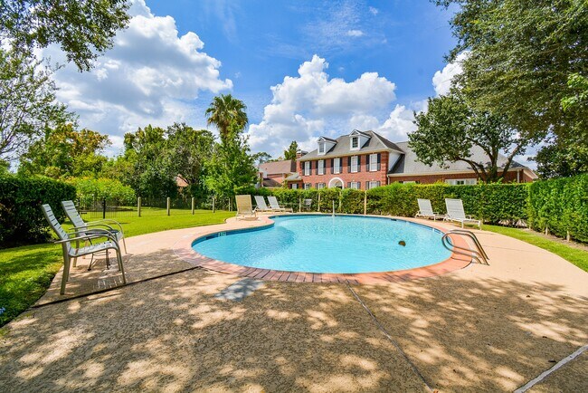 Building Photo - 9400 Doliver Dr