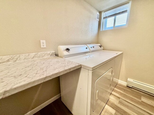 Building Photo - 3-Bed, 2-Bath Beauty in a Can’t-Miss Locat...